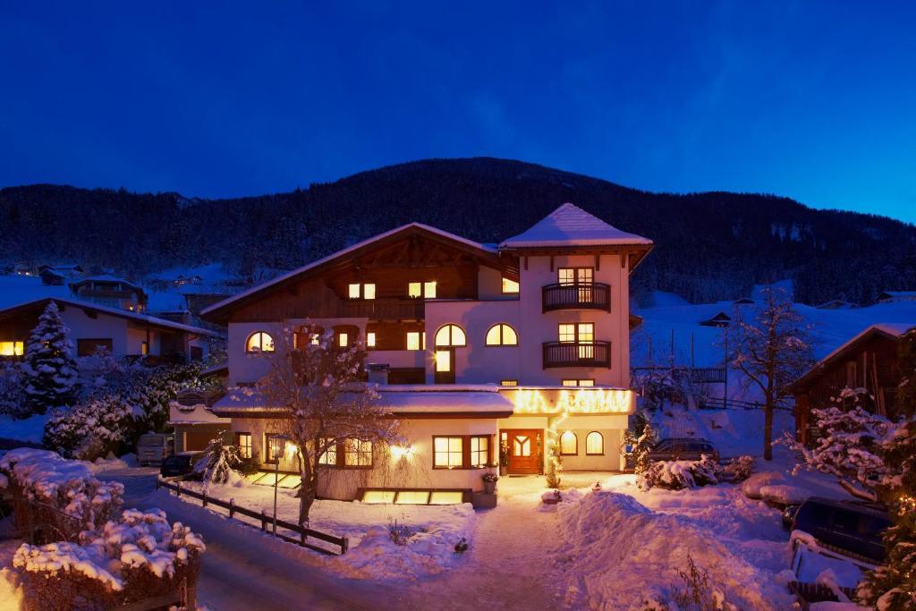 Ferienhotel Bergland Arzl im Pitztal Exteriér fotografie